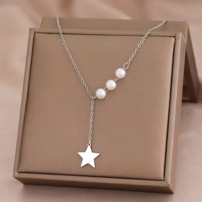 collier etoile et perles blanches