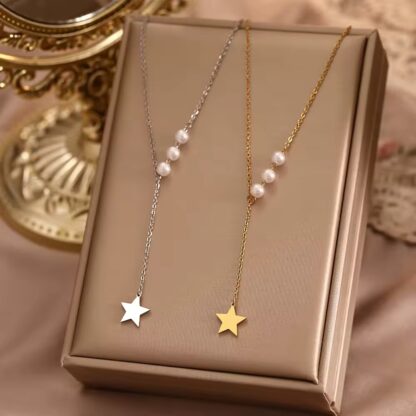 collier etoile et perles blanches