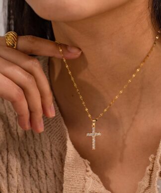 collier fantaisie croix