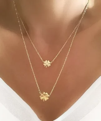 collier pour femme avec pendentif en forme de trefle tendance 2024