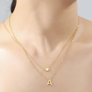 collier avec lettre initiale en acier inoxydable