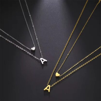 collier lettre initiale en acier