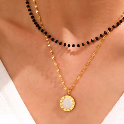 collier ras du cou perles fines noires tendance