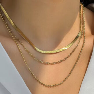 collier superpose avec trois chaines en acier inoxydable dore