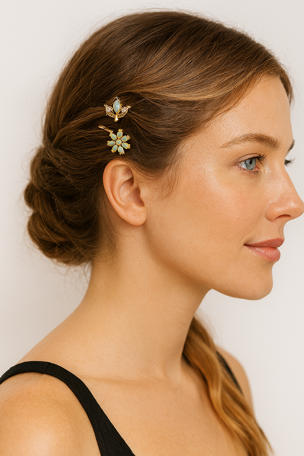 femme avec barrette cheveux fleurs 